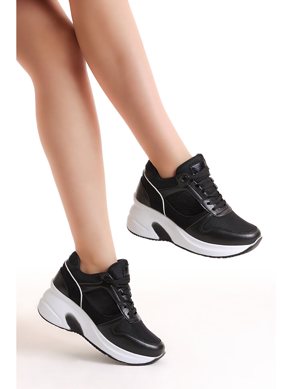Kadın Siyah Yüksek Tabanlı Bağcıklı Spor Ayakkabı-2