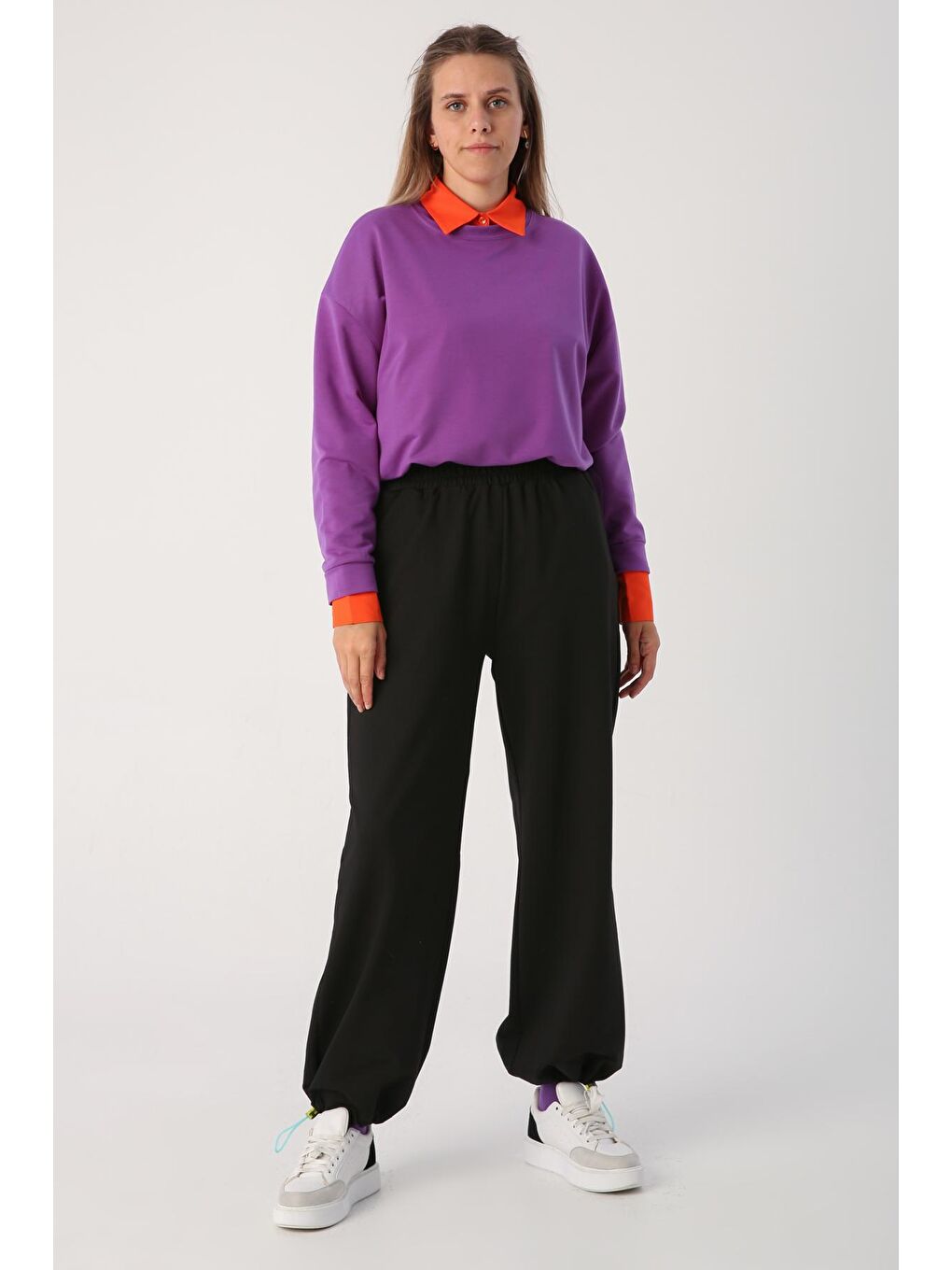 Siyah Lastikli Paçası Büzgülü Eşofman Altı-1