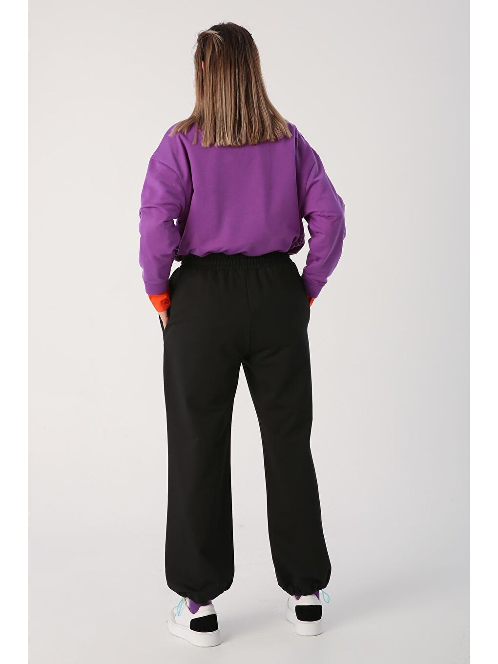 Siyah Lastikli Paçası Büzgülü Eşofman Altı-2