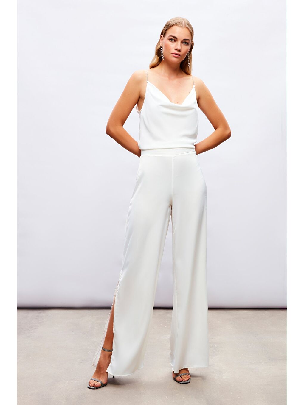 Yırtmaç Detaylı Saten Pantolon - Ekru-1