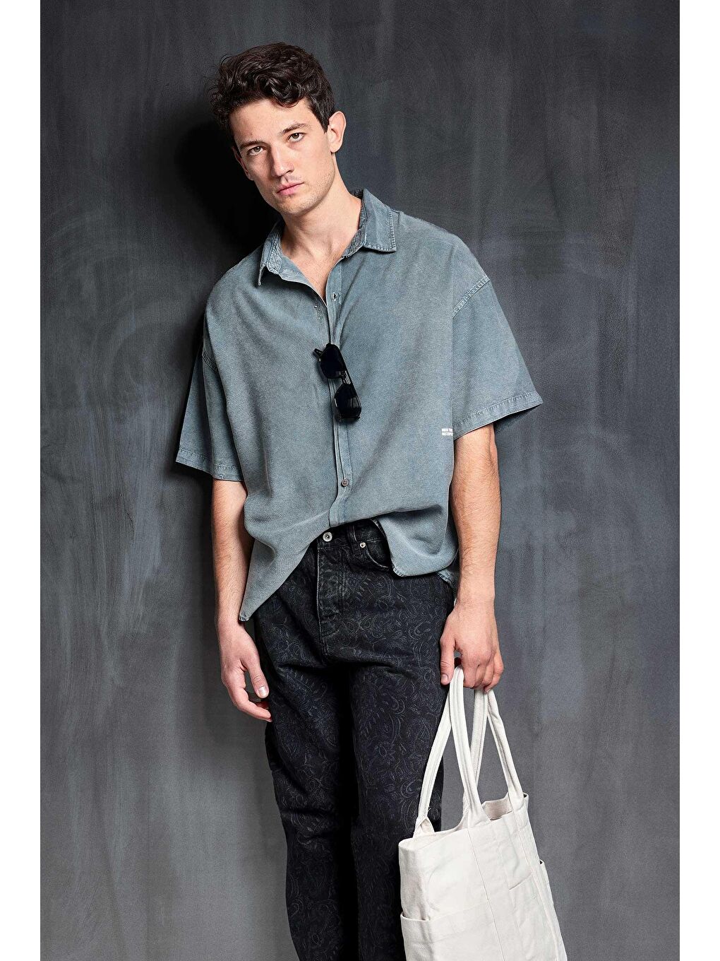 Erkek Kısa Kollu Desen Baskılı Yıkamalı Oversize %100 Pamuk Gömlek Gri-2