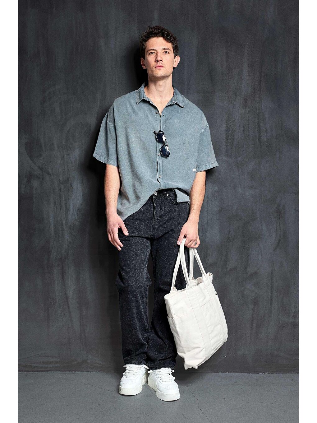 Erkek Kısa Kollu Desen Baskılı Yıkamalı Oversize %100 Pamuk Gömlek Gri-3