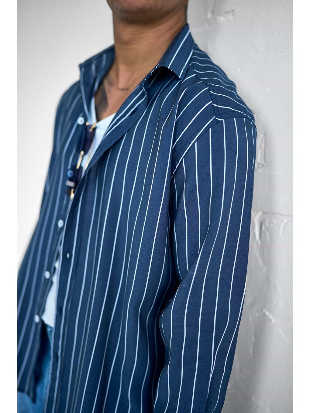 Erkek Nefes Alan Kumaştan Çizgili Rahat Oversize Gömlek Lacivert-1