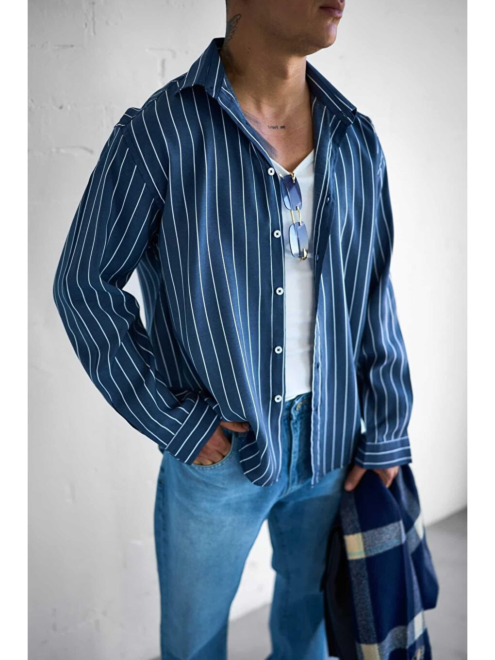 Erkek Nefes Alan Kumaştan Çizgili Rahat Oversize Gömlek Lacivert-3