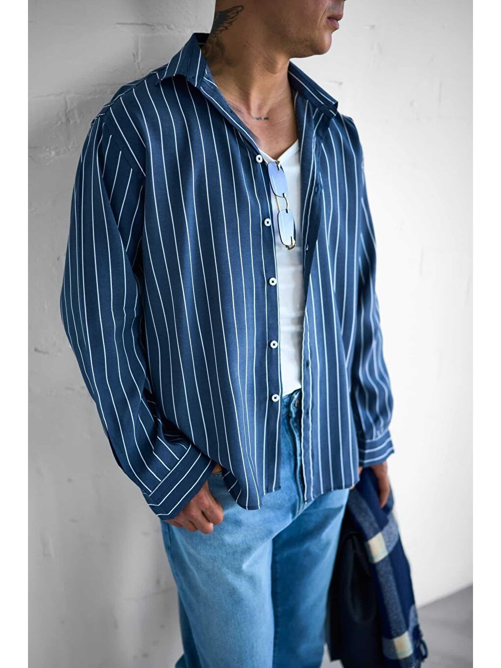 Erkek Nefes Alan Kumaştan Çizgili Rahat Oversize Gömlek Lacivert-4