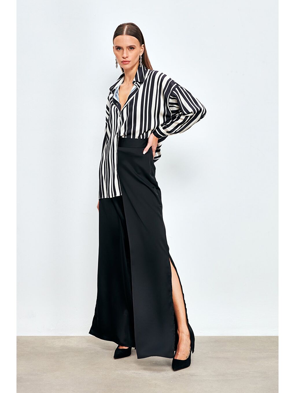 Yırtmaç Detaylı Saten Pantolon - Siyah-3