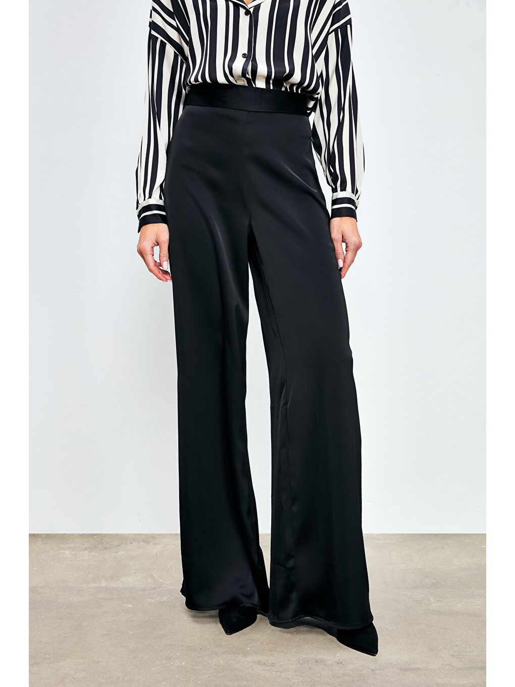 Yırtmaç Detaylı Saten Pantolon - Siyah-5