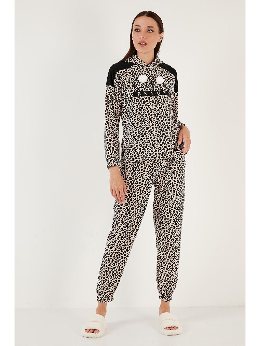 Lela Orta Kahverengi Leopar Desenli Kapüşonlu Regular Fit Polar Pijama Takımı 6571003 - 1