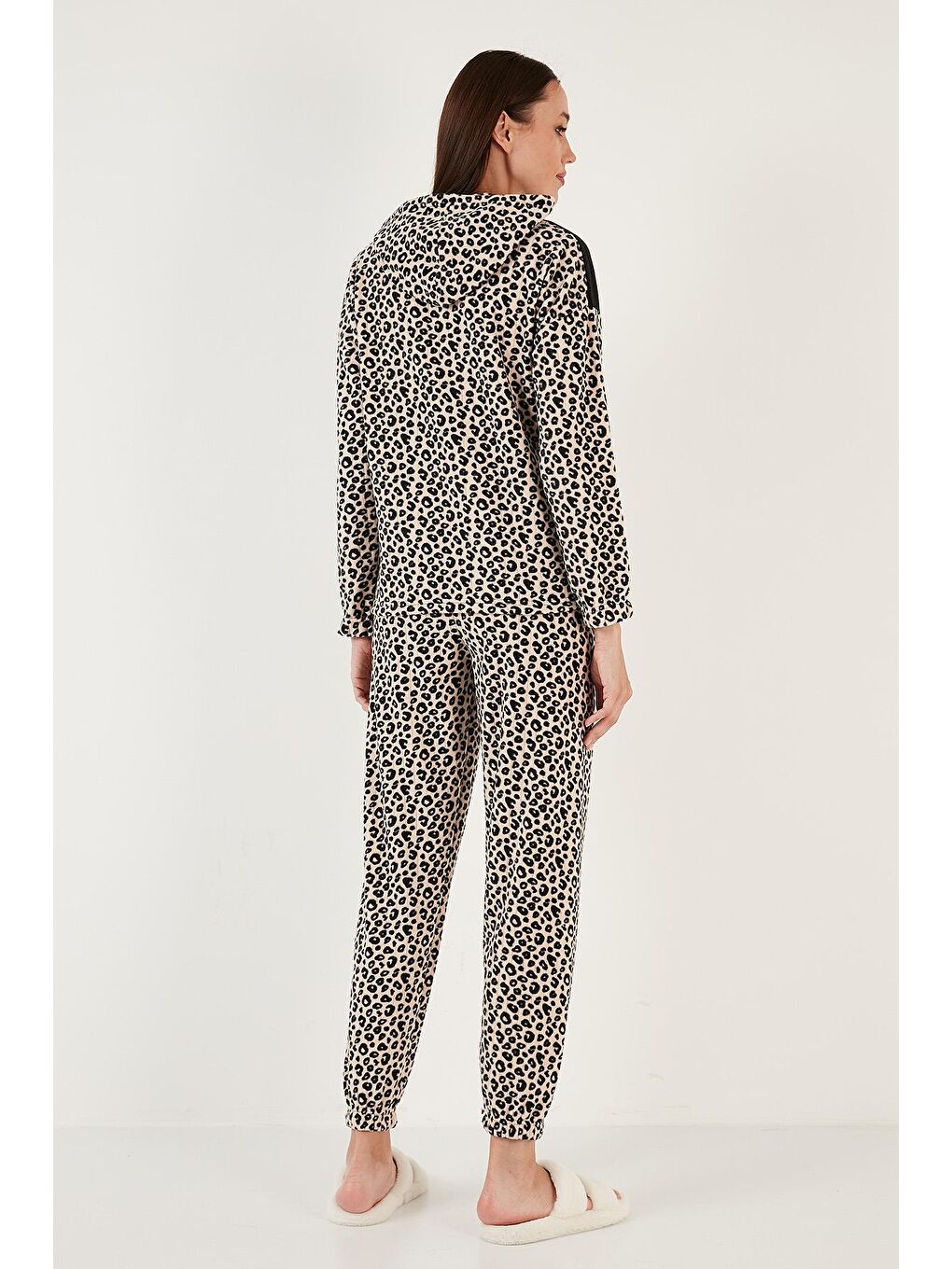 Lela Orta Kahverengi Leopar Desenli Kapüşonlu Regular Fit Polar Pijama Takımı 6571003 - 4