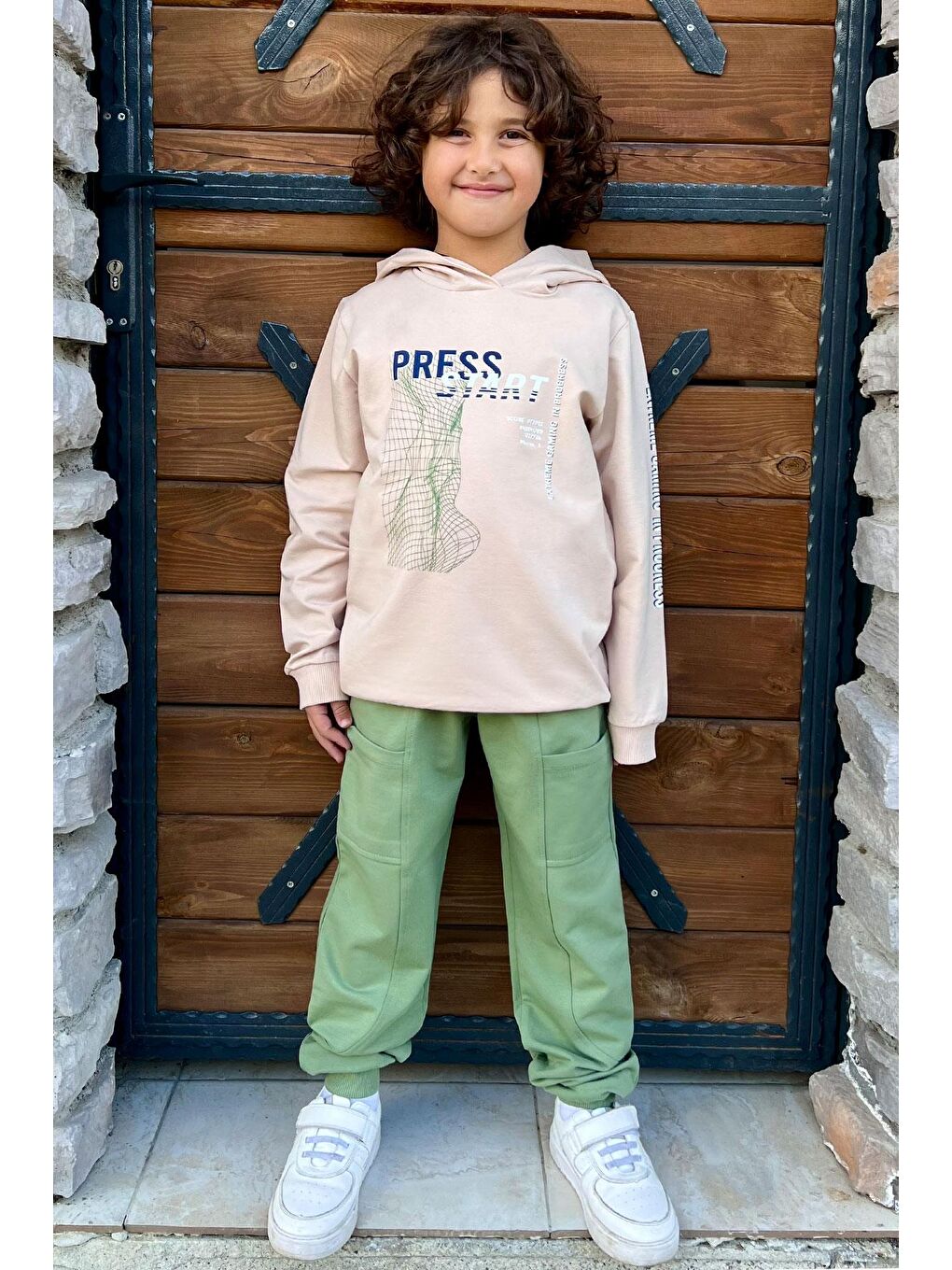 Erkek Çocuk Eşofman Takım Oyun Temalı Önden Cepli Bej (5 Yaş)