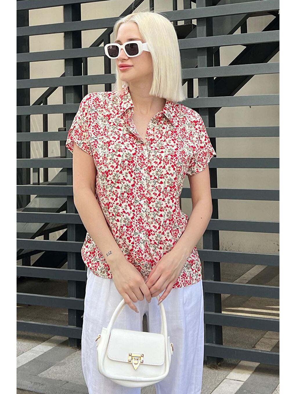 Kırmızı Çiçek Desenli Kısa Kollu Kadın Gömlek Mg2098-3