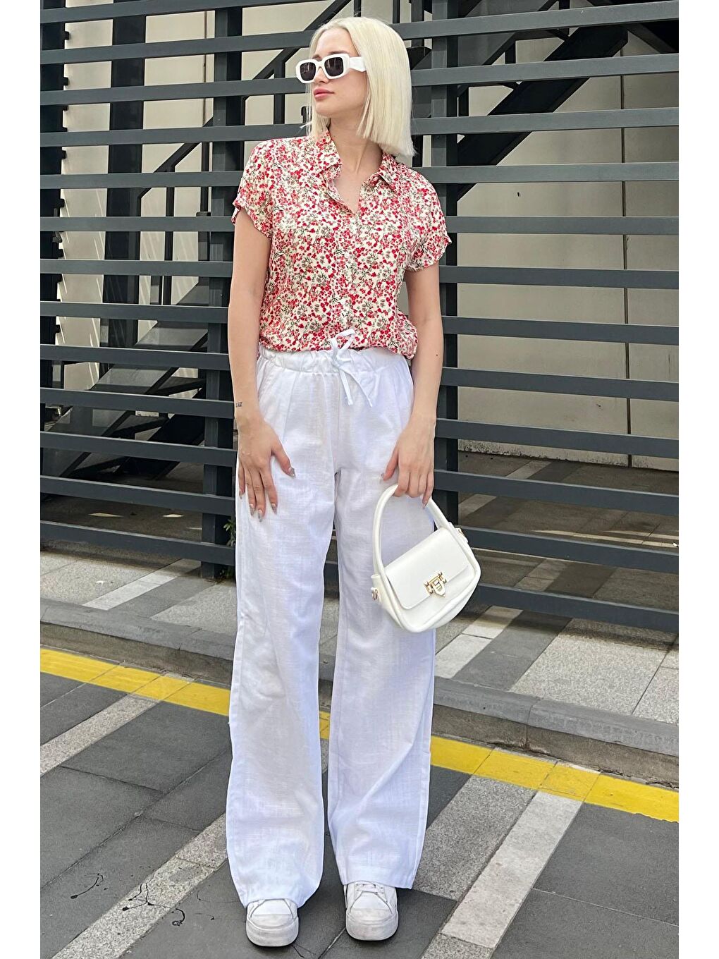 Kırmızı Çiçek Desenli Kısa Kollu Kadın Gömlek Mg2098-4