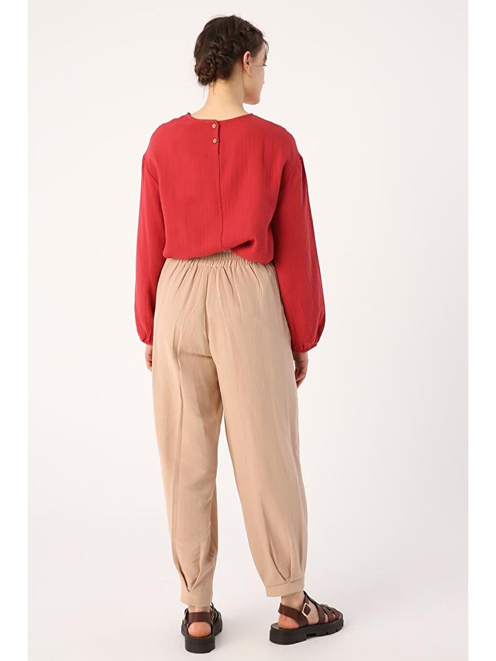 Koyu Bej-Pileli Paçası Düğme Detaylı Pantolon-3