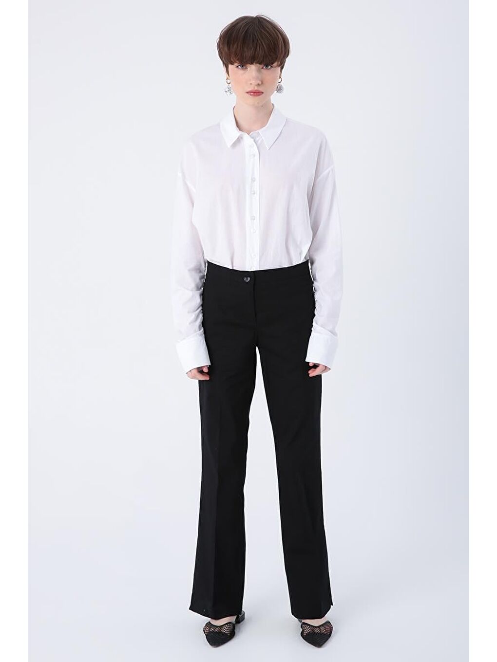 Siyah Pamuklu Ütü İzli Paçası Yırtmaçlı Elastanlı Bol Paça Pantolon-1