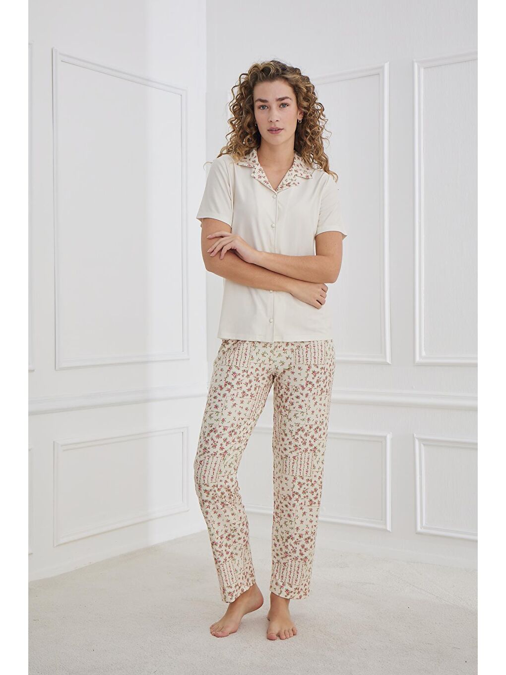 Kadın Desenli Önden Düğmeli Polo Yaka Pijama Takım | Ekru 30101-958
