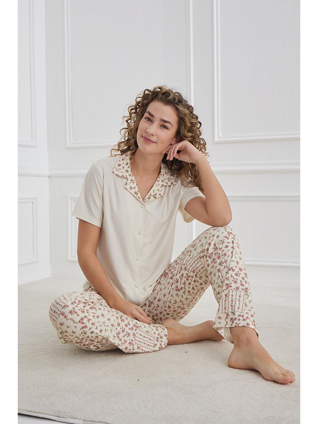 Kadın Desenli Önden Düğmeli Polo Yaka Pijama Takım | Ekru 30101-958-1