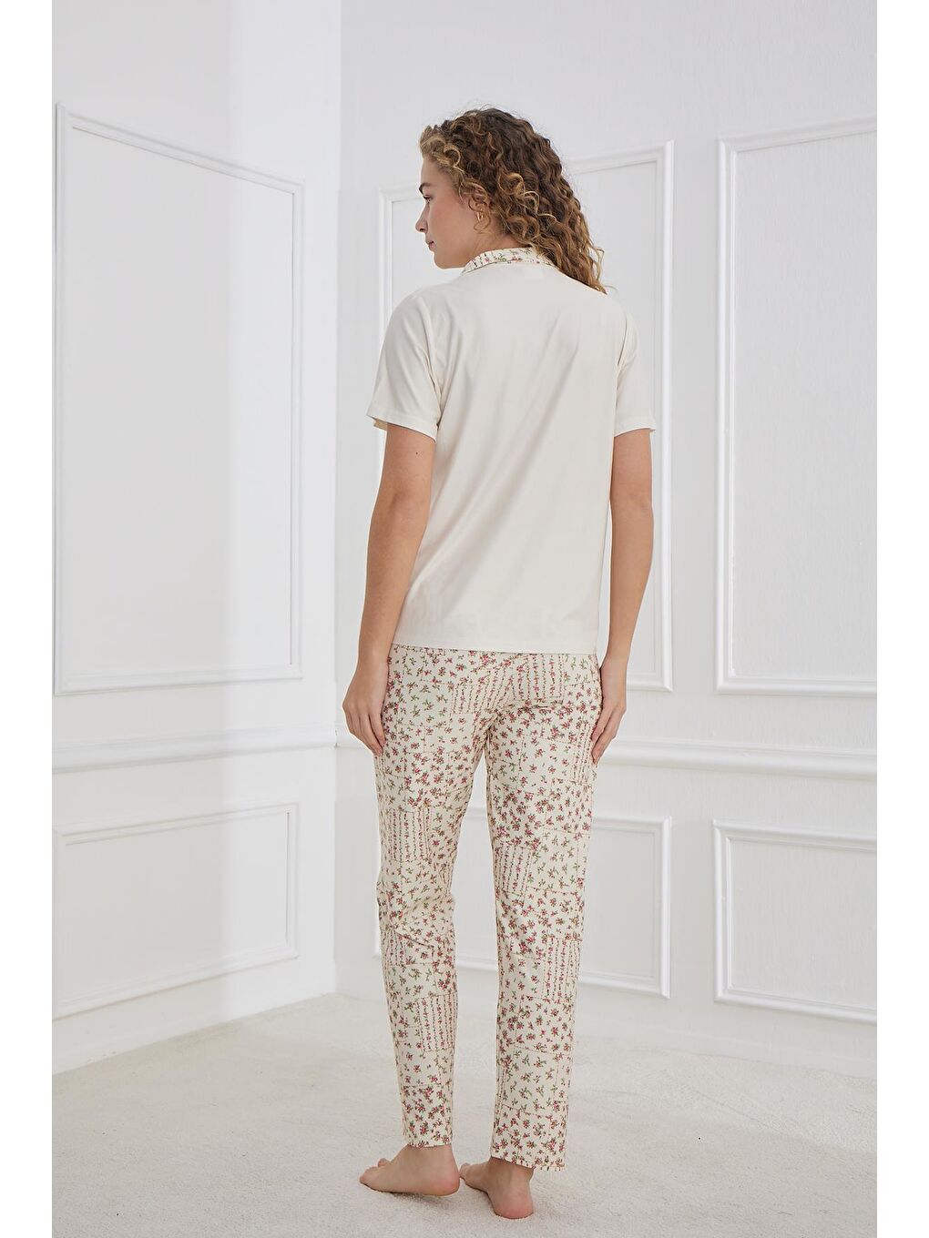 Kadın Desenli Önden Düğmeli Polo Yaka Pijama Takım | Ekru 30101-958-2