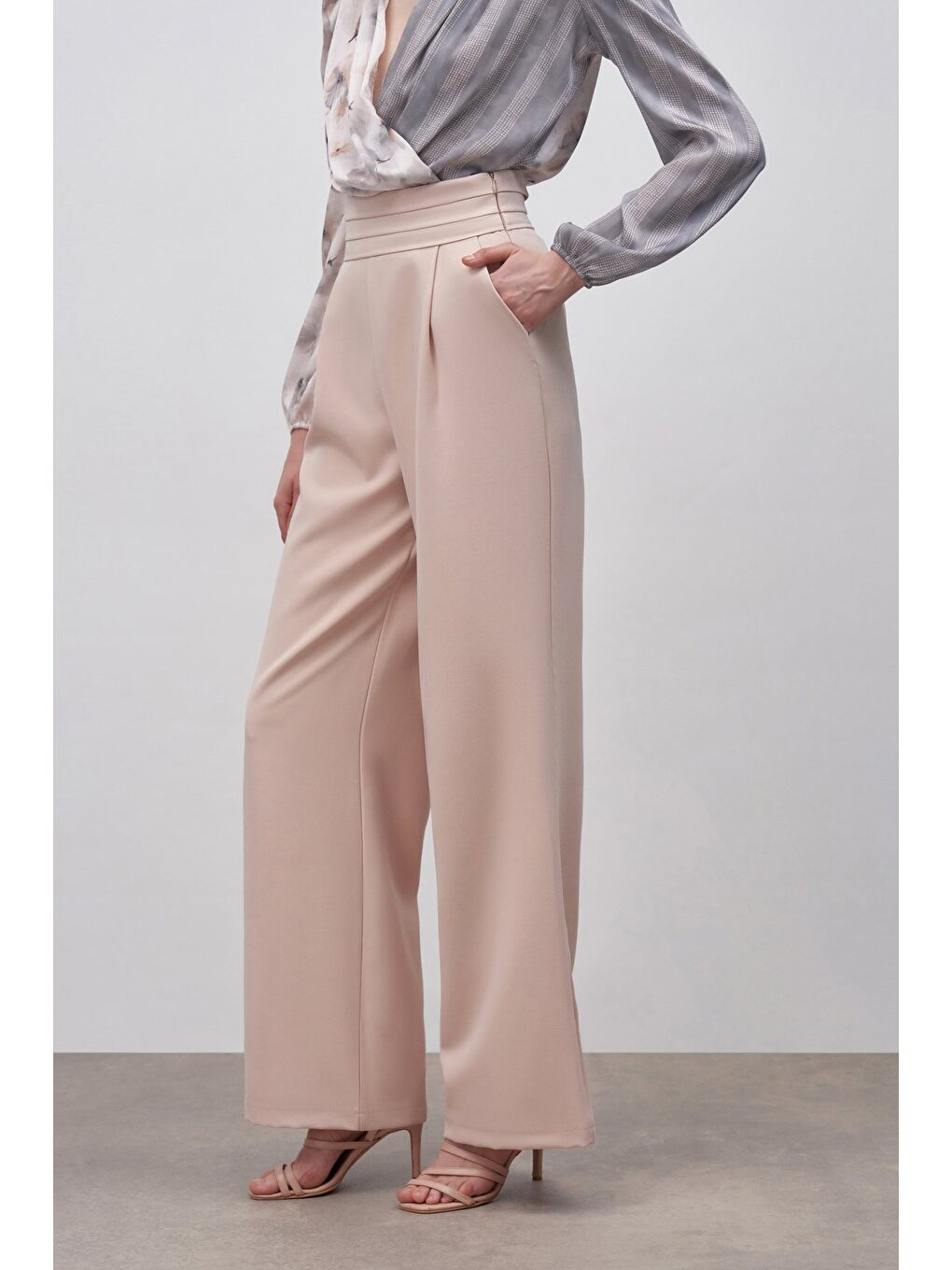 Bel Detaylı Cepli Pantolon - Bej-2
