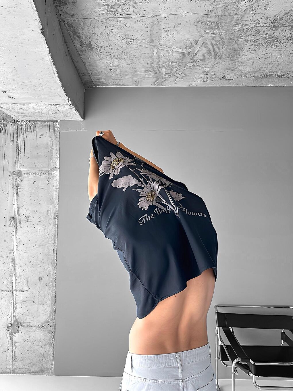 Gri Erkek Oversize 'Flowers The Way' Baskılı Desenli Gömlek Füme-2