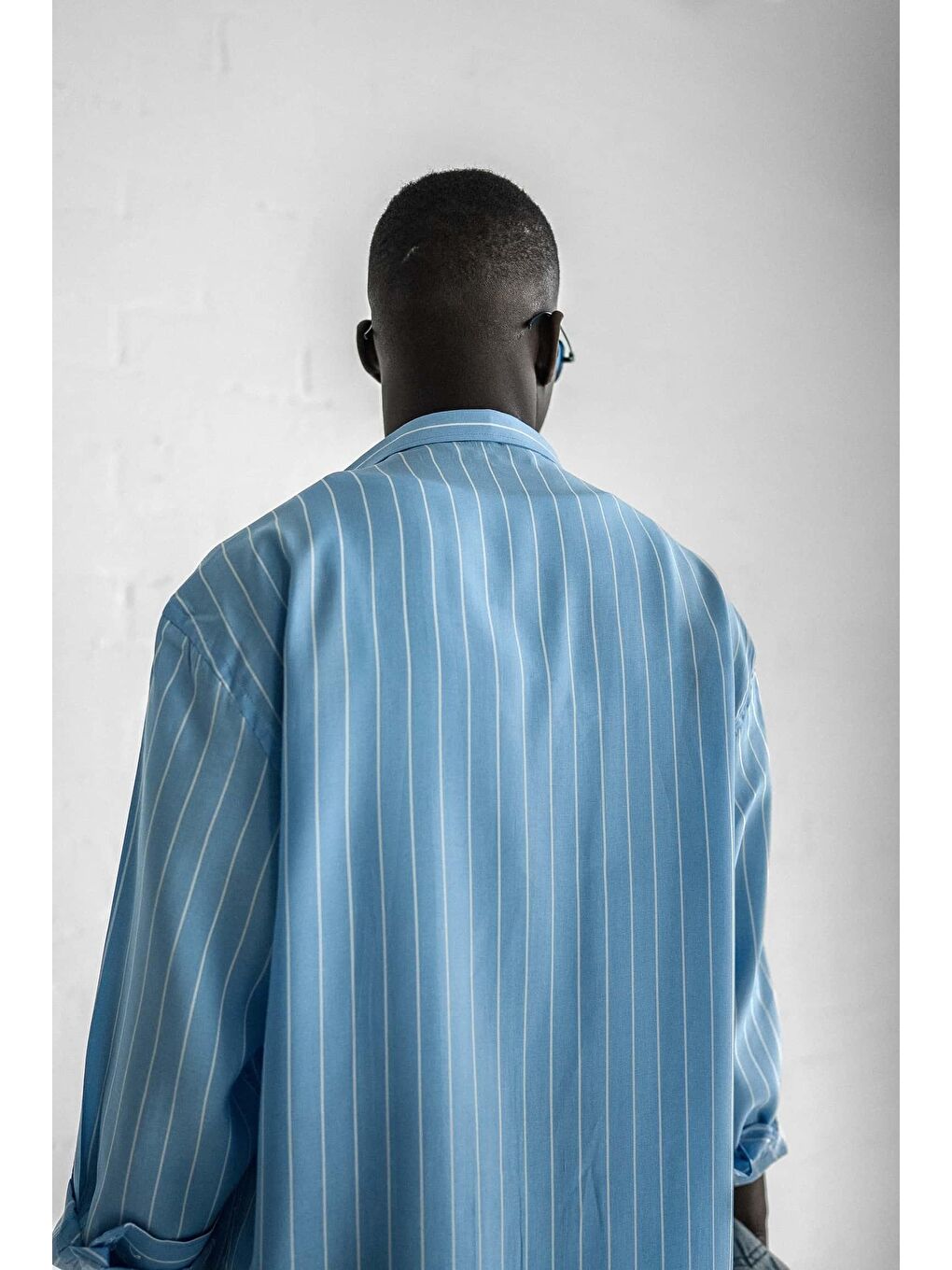 Erkek Nefes Alan Kumaştan Çizgili Rahat Oversize Gömlek Mavi-2