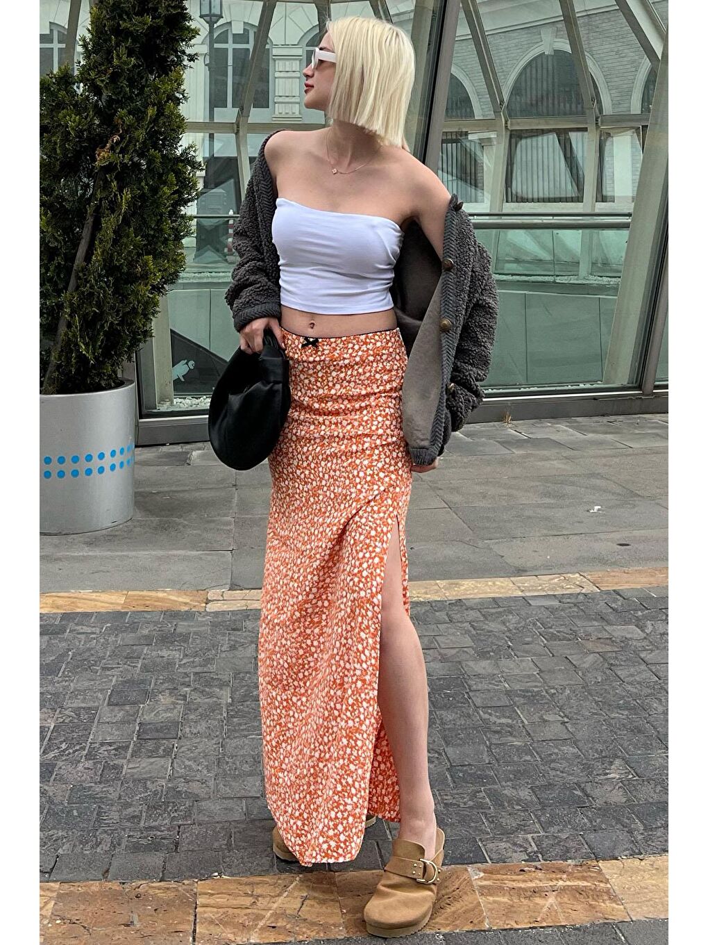 Turuncu Çiçek Desenli Yırtmaçlı Etek Mg2082-2