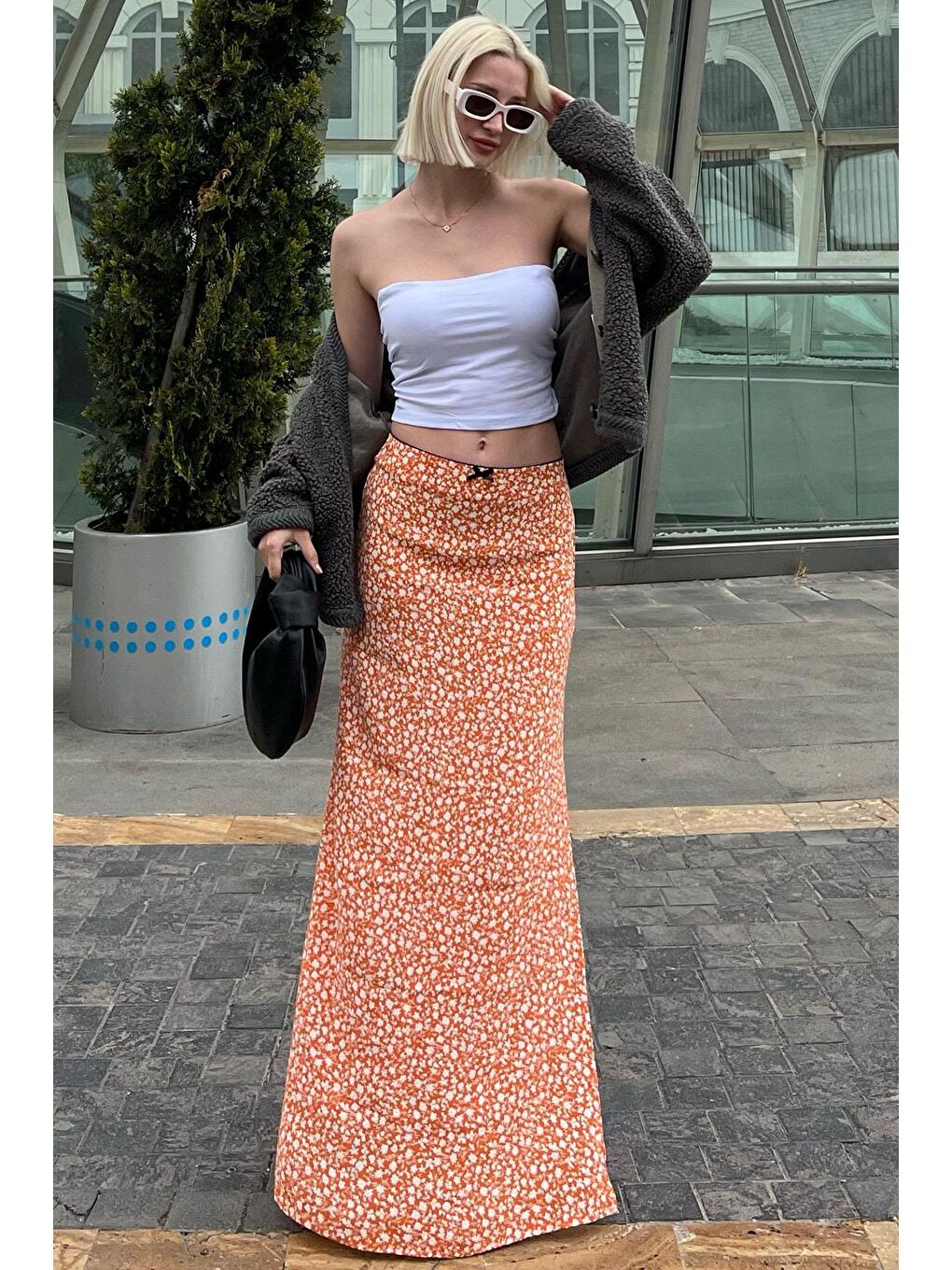 Turuncu Çiçek Desenli Yırtmaçlı Etek Mg2082-4