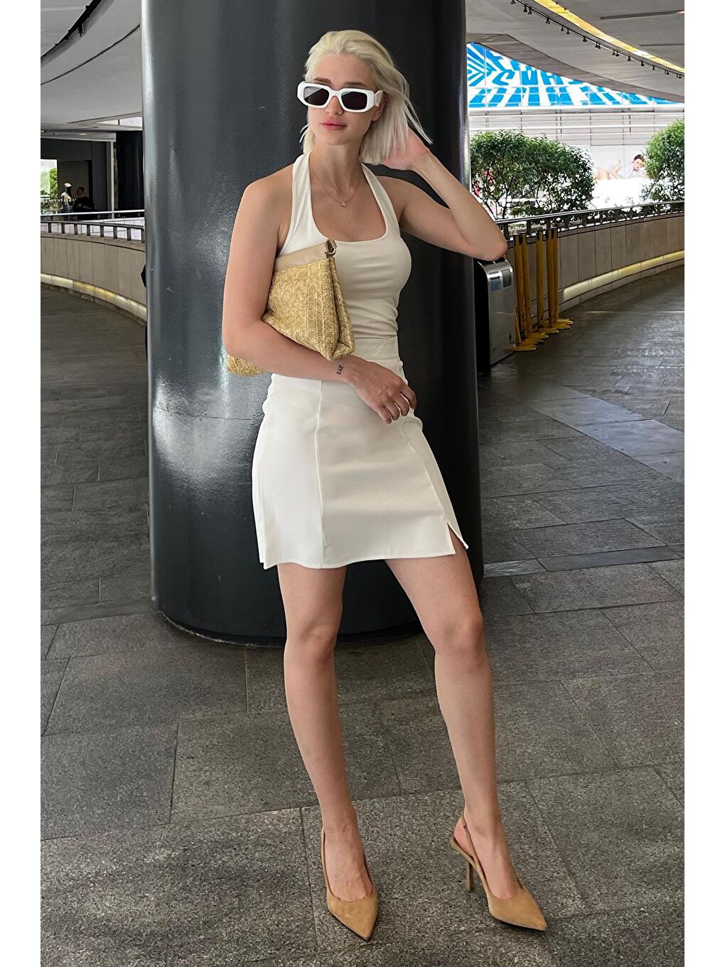 Beyaz Yüksek Bel Önden Yırtmaçlı Kısa Etek Mg2086-1