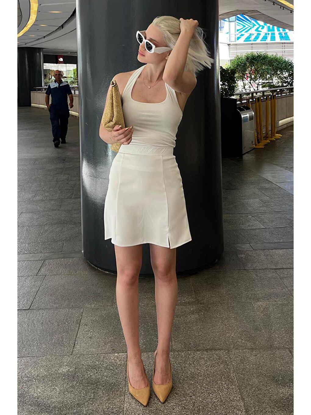 Beyaz Yüksek Bel Önden Yırtmaçlı Kısa Etek Mg2086-5