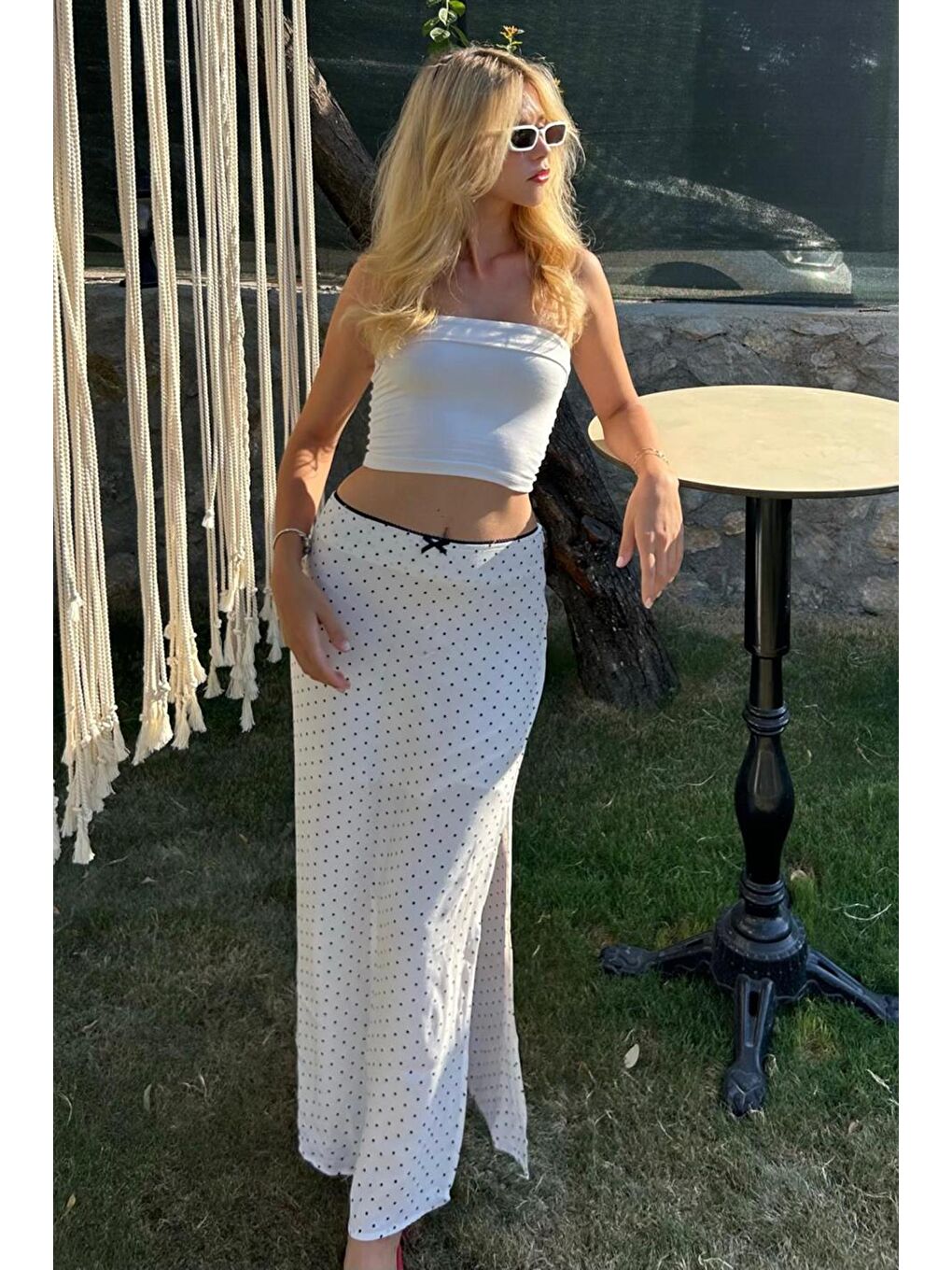 Beyaz Puantiyeli Yırtmaçlı Etek Mg2082-1