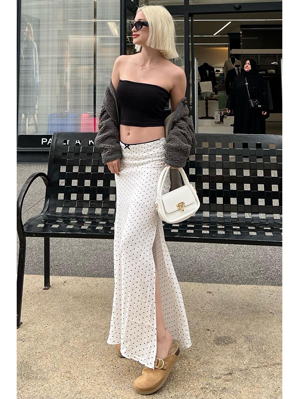 Beyaz Puantiyeli Yırtmaçlı Etek Mg2082-8