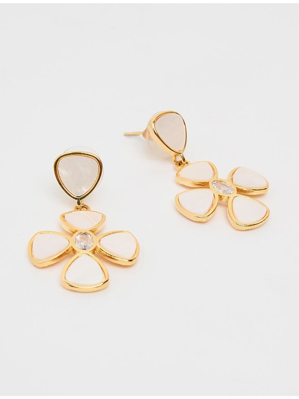 Sarı Altın Çiçek Figürlü Sallanan Küpe-1