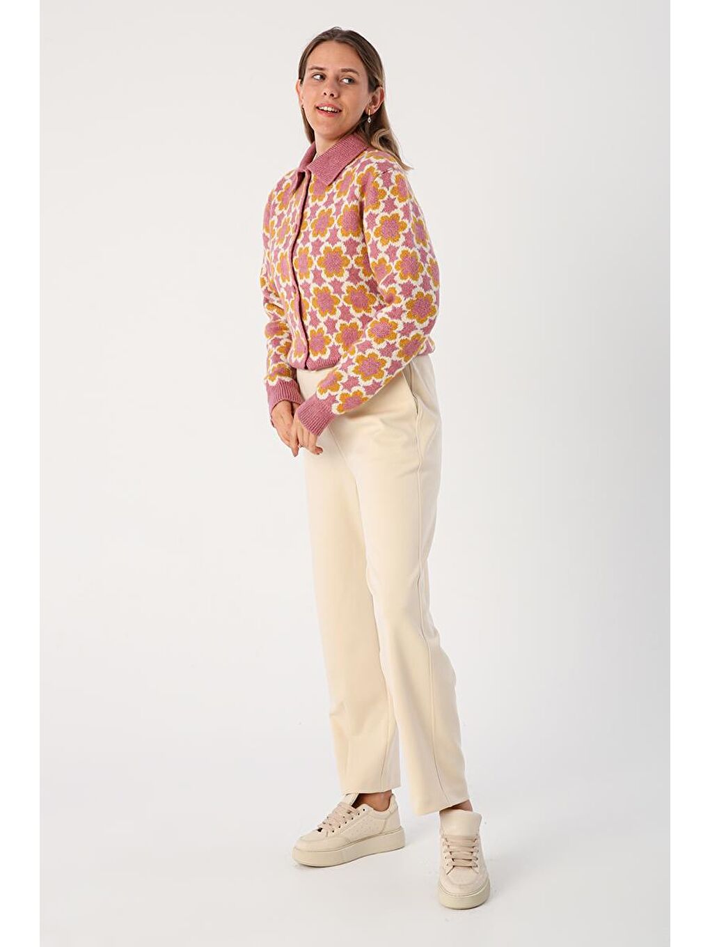 Ekru Krem-Paçası Pensli Rahat Kalıp Pantolon-2