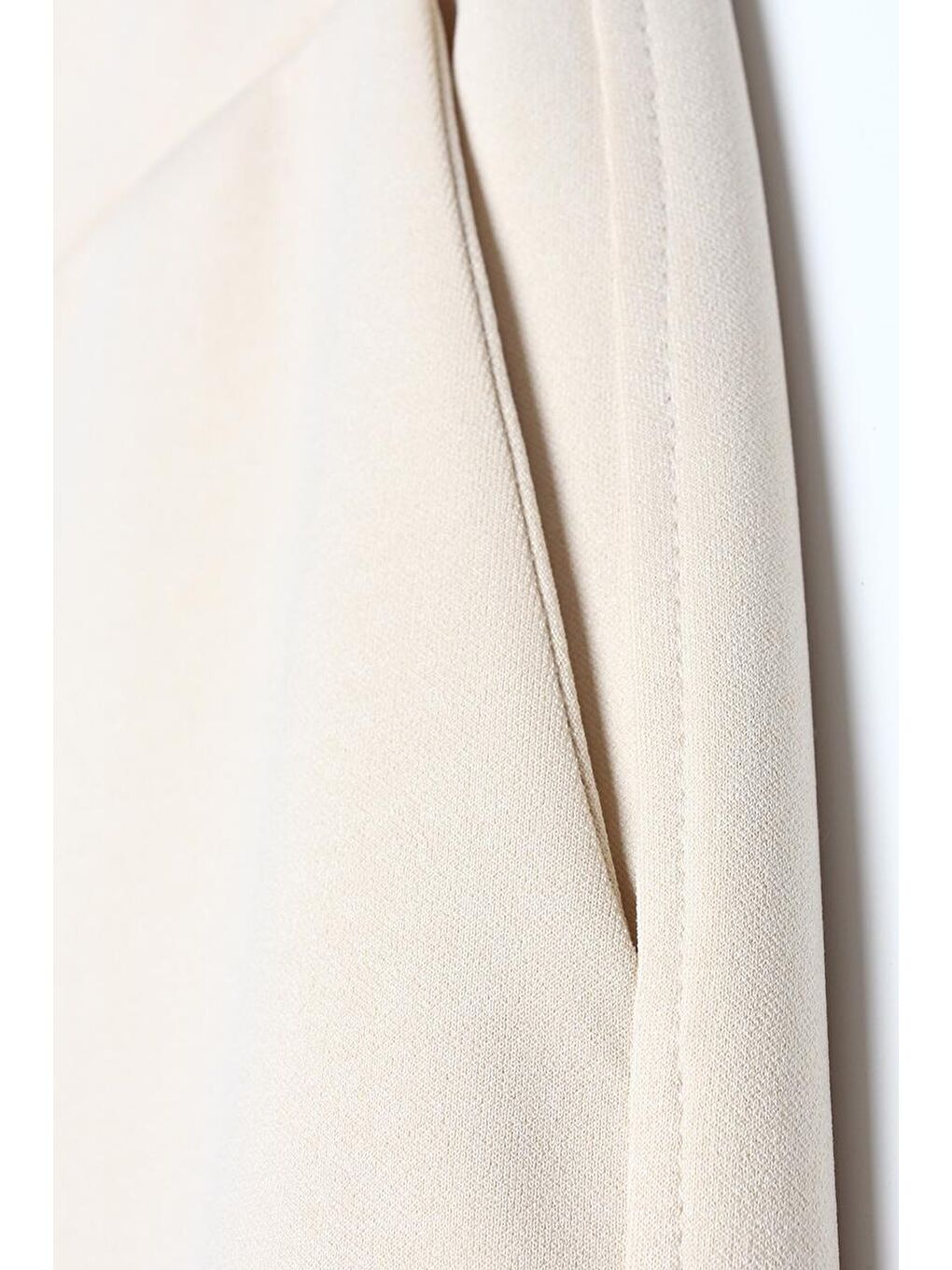 Ekru Krem-Paçası Pensli Rahat Kalıp Pantolon-4