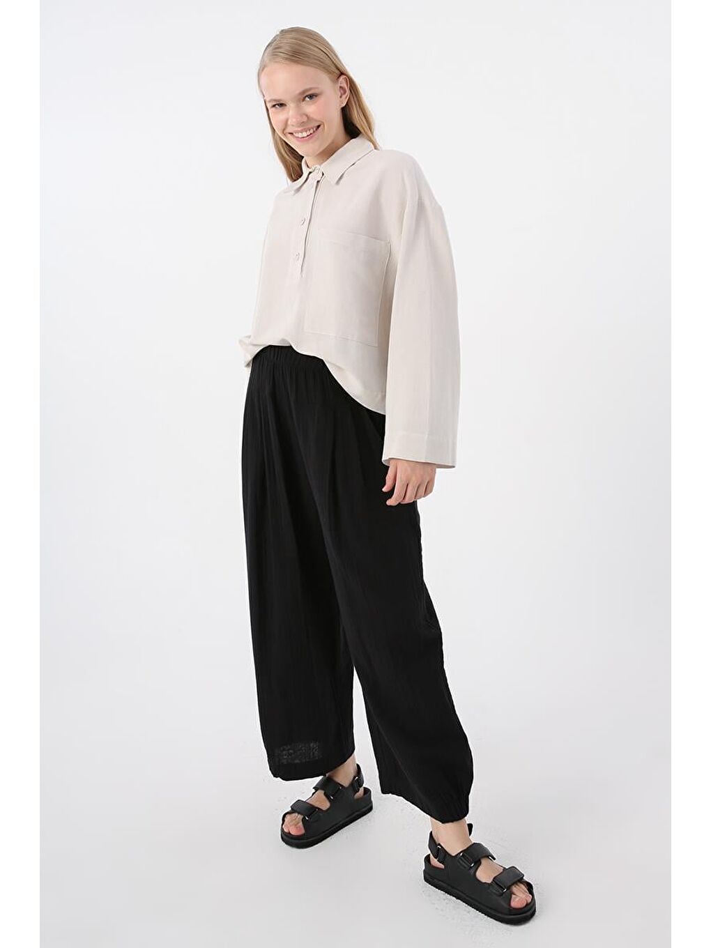 Siyah-Geniş Paçalı Lastikli Pantolon