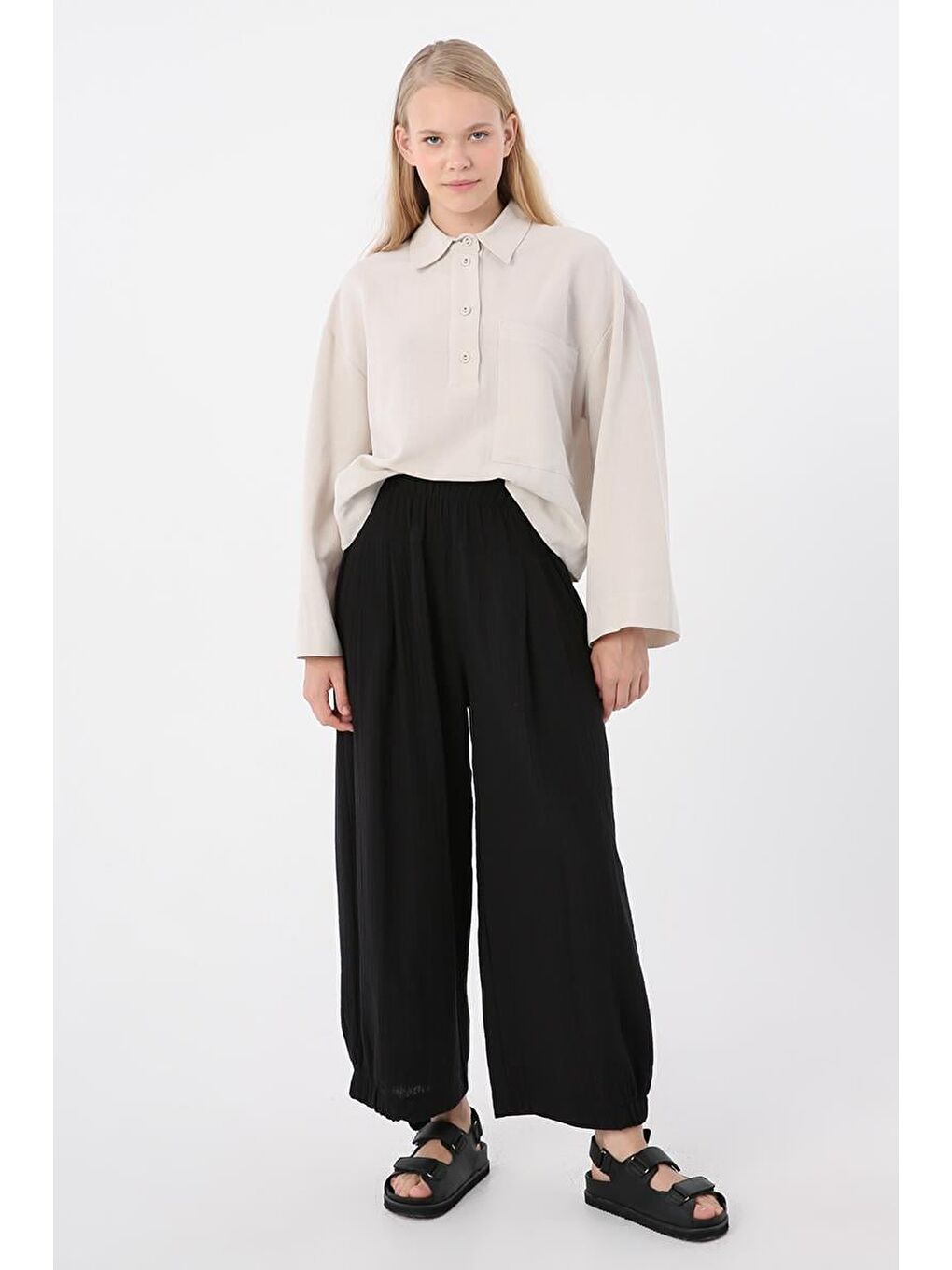 Siyah-Geniş Paçalı Lastikli Pantolon-1