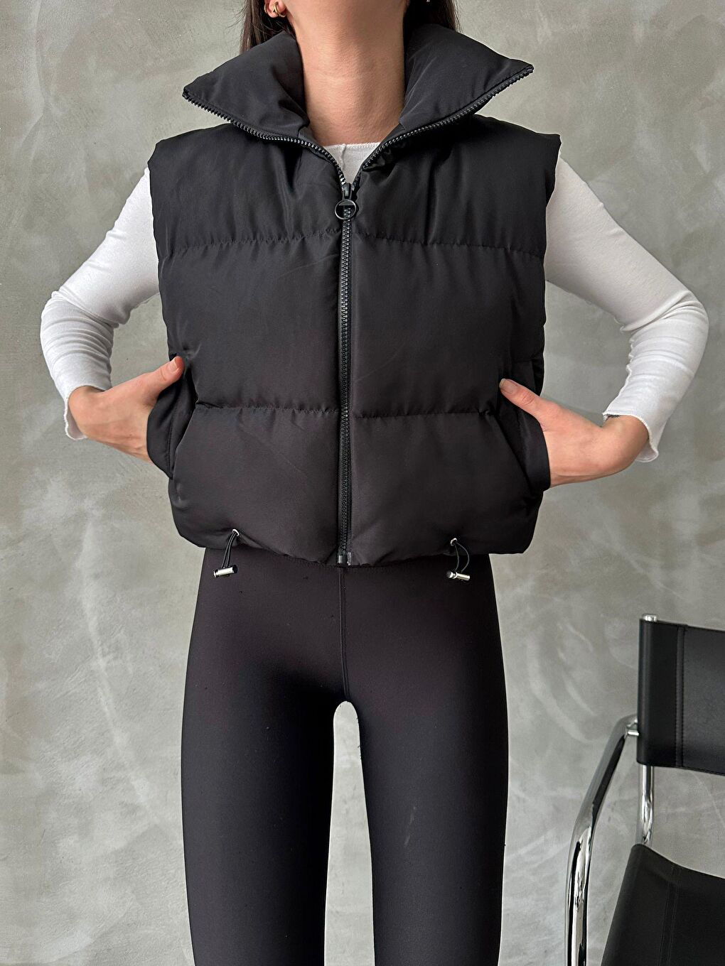 Siyah Kadın Crop Dik Yaka Şişme Yelek