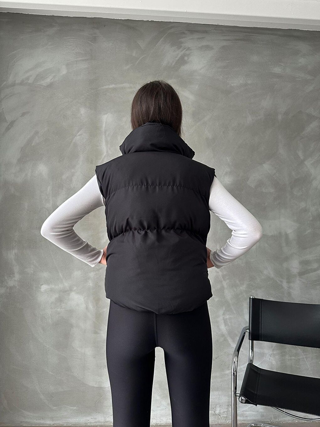 Siyah Kadın Crop Dik Yaka Şişme Yelek-3