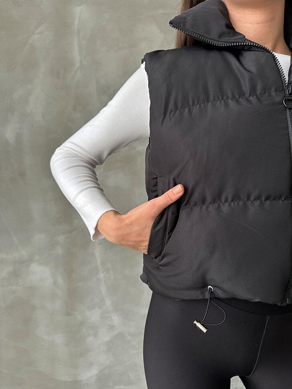 Siyah Kadın Crop Dik Yaka Şişme Yelek-4