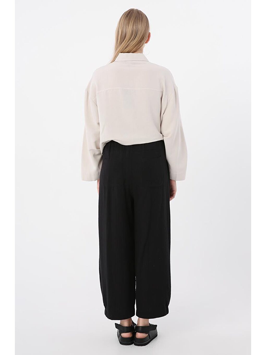 Siyah-Geniş Paçalı Lastikli Pantolon-3