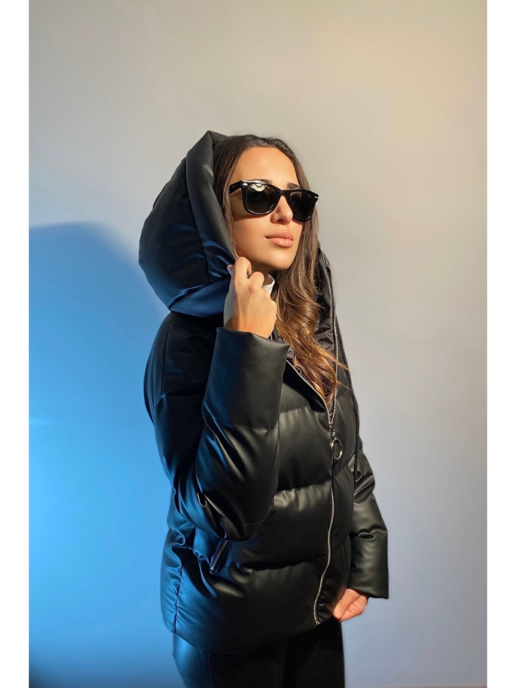 Kadın Siyah Deri Kapüşonlu Şişme Mont-1