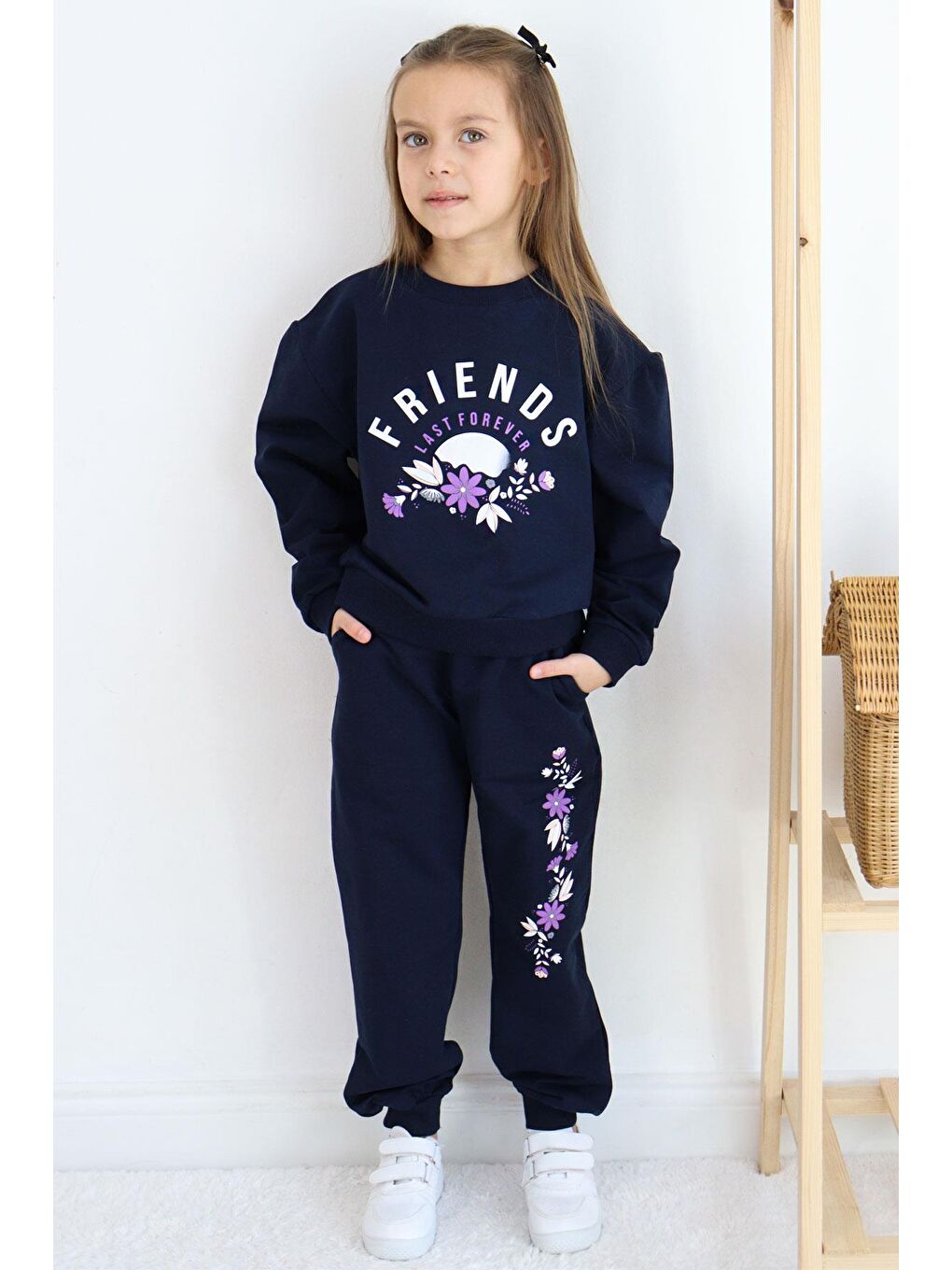 Kız Çocuk Eşofman Takım Arkadaş Temalı Çiçek Baskılı Lacivert (6 Yaş)