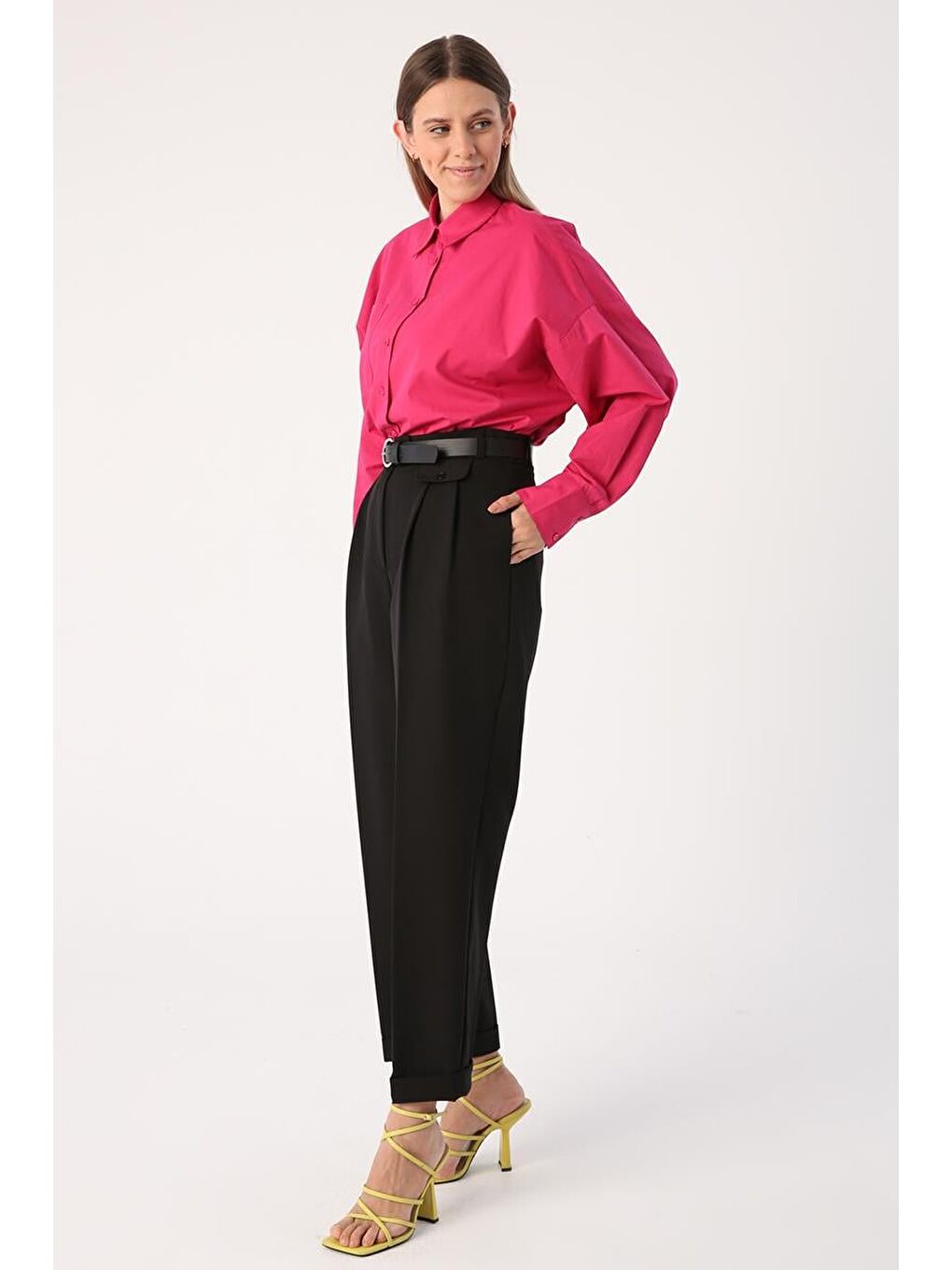 Siyah-Kemerli Duble Paça Pileli Havuç Pantolon-2