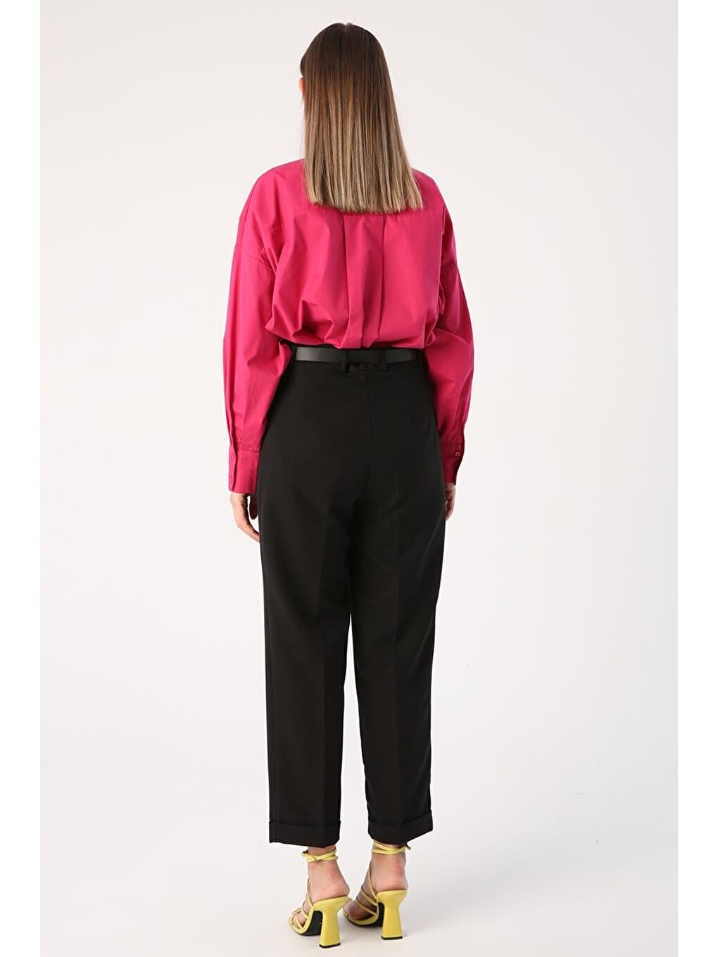 Siyah-Kemerli Duble Paça Pileli Havuç Pantolon-3