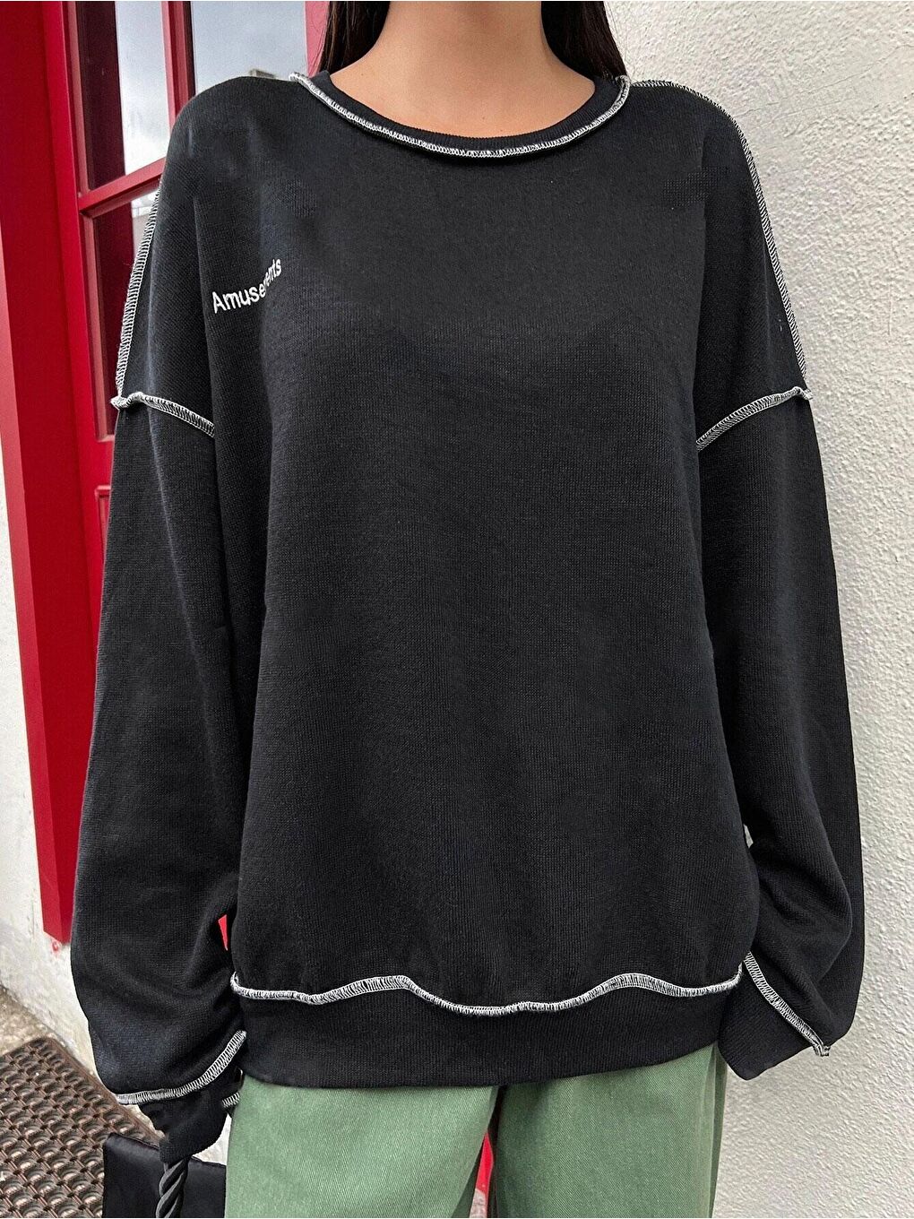 Kadın Siyah Biye Detay Amusements Baskılı Bisiklet Yaka Oversize Sweatshirt-2