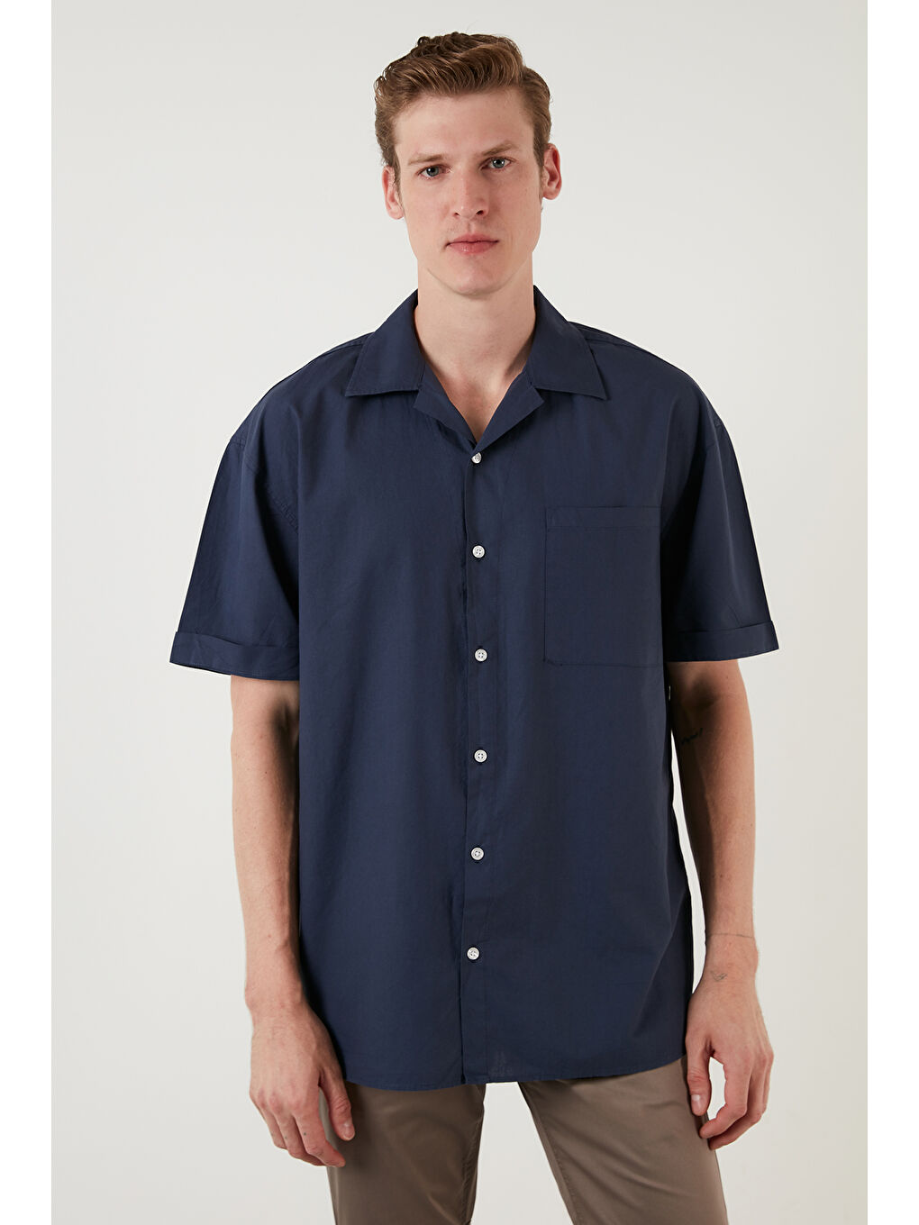 Lacivert Relaxed Fit Kısa Kollu Tek Cepli Apaş Yaka Gömlek CF21194664-5
