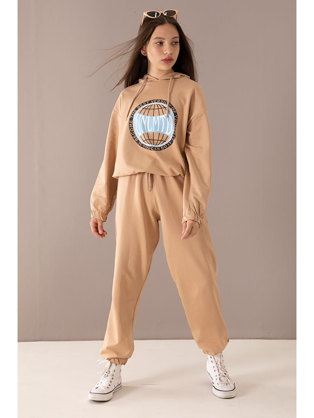 Kahverengi Göğsü Logo Baskılı Kapüşonlu Kız Eşofman Takımı 19763