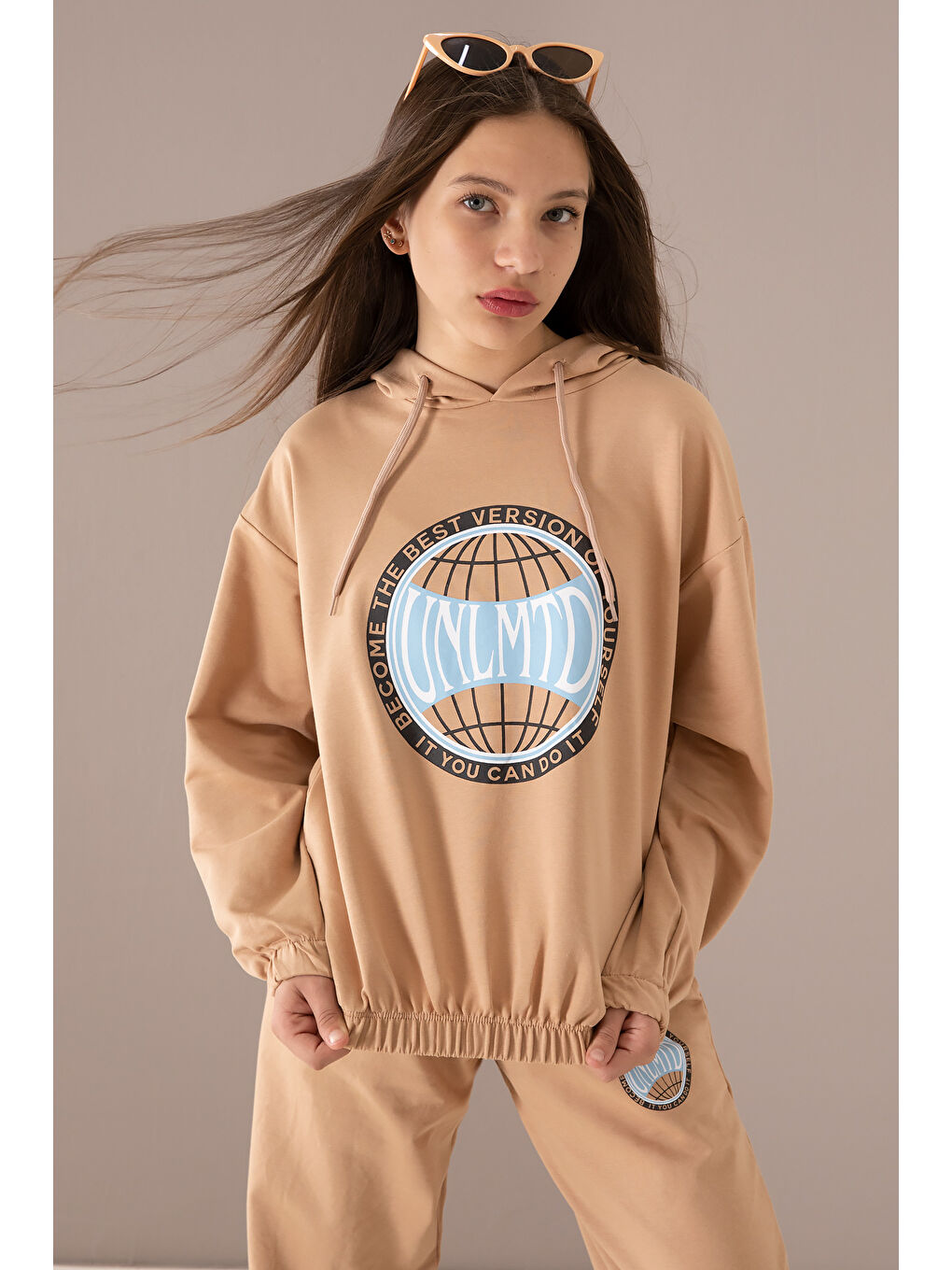 Kahverengi Göğsü Logo Baskılı Kapüşonlu Kız Eşofman Takımı 19763-1