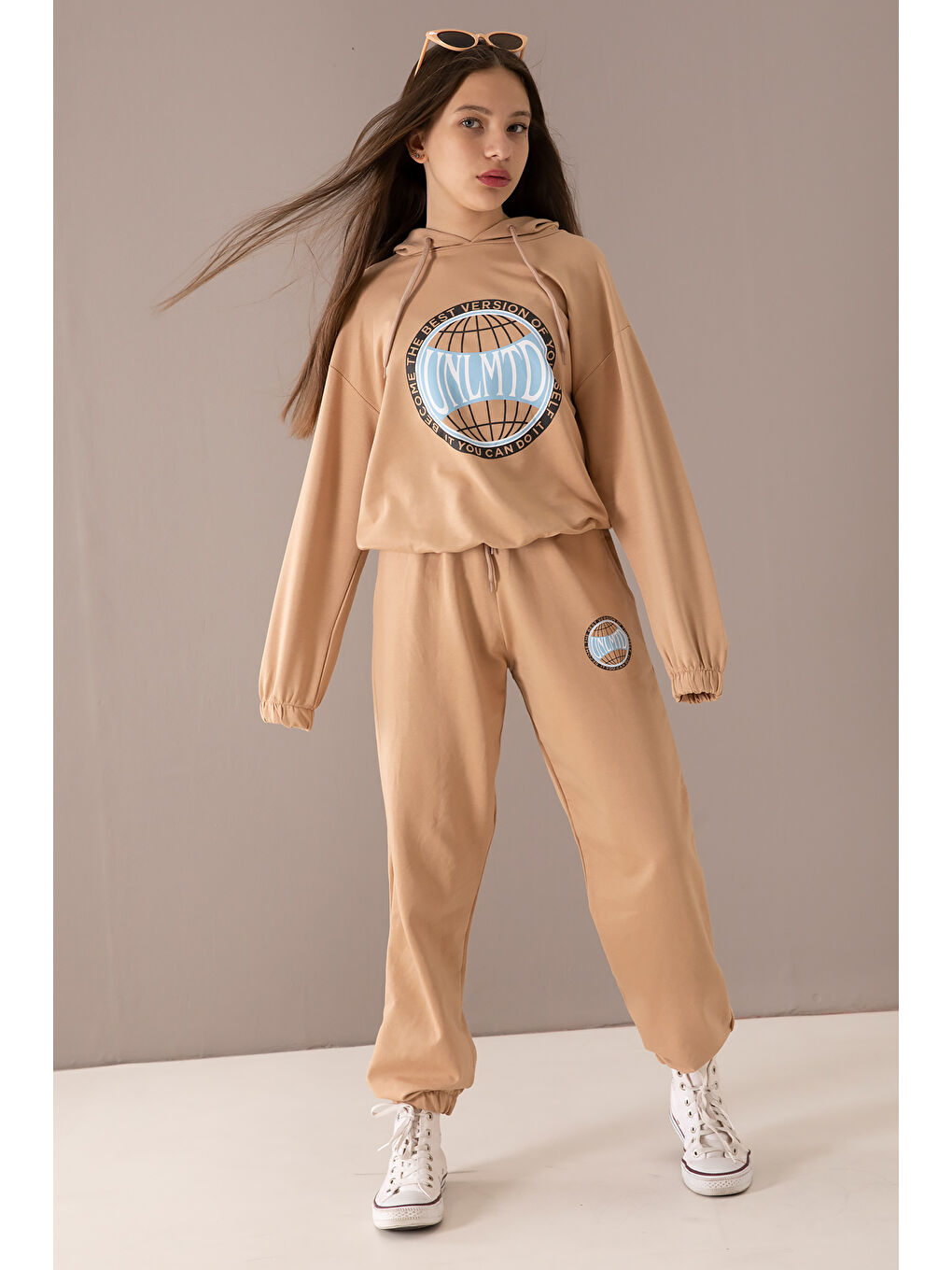 Kahverengi Göğsü Logo Baskılı Kapüşonlu Kız Eşofman Takımı 19763-3