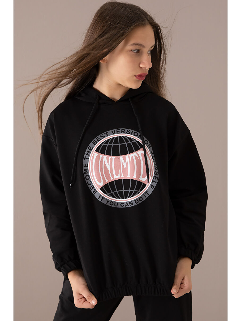 Siyah Göğsü Logo Baskılı Kapüşonlu Kız Eşofman Takımı 19762-1