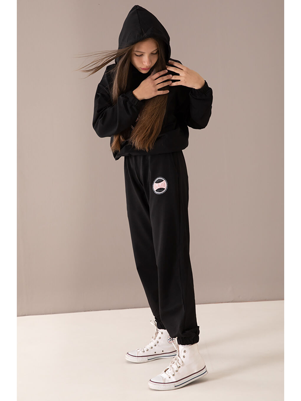 Siyah Göğsü Logo Baskılı Kapüşonlu Kız Eşofman Takımı 19762-2